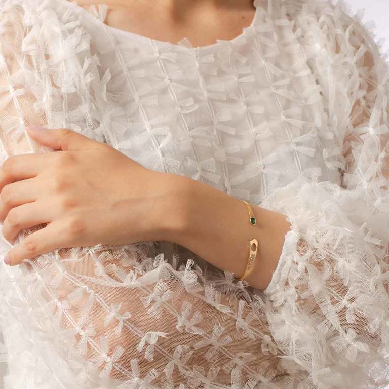 النگو طلا لونا و اشک سبزالنگو طلا لونا و اشک سبز