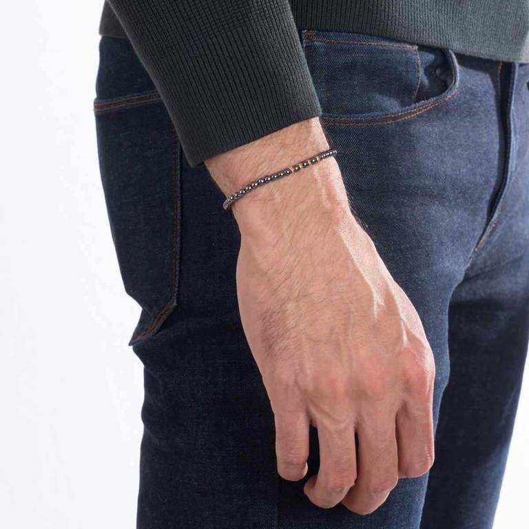 دستبند طلا سنگی چهار مهره و حدید تیره