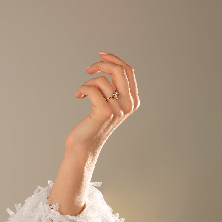 انگشتر طلا گل تک نگین باگت