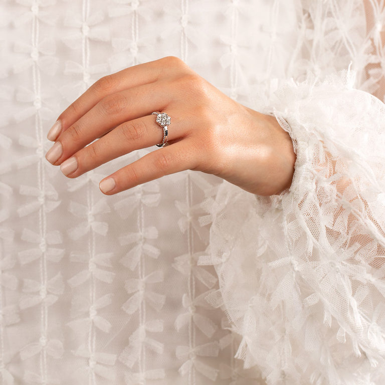 انگشتر طلا سفید فلاور و رینگ دور برلیان